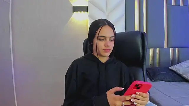 ChloeHarper  online show from 04-25-26, 11:46