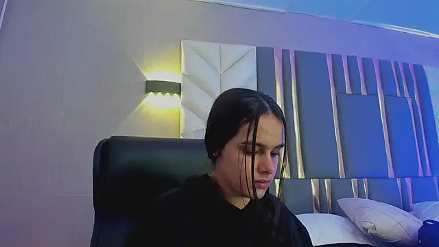 ChloeHarper  online show from 06-26-26, 11:58