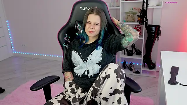 Latex Kitty online show from 03-18-26, 02:09