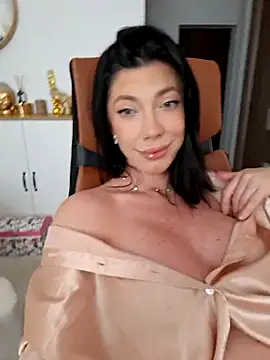 Snapshot of ViviRuth chatting on 10-15-25, 10:37 ViviRuth online show from 10-15-25, 10:37