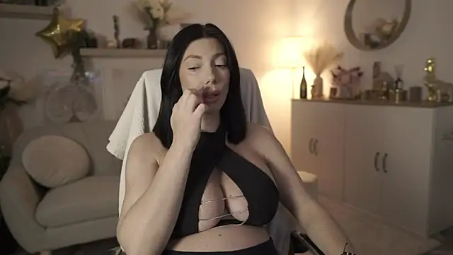 Snapshot of ViviRuth chatting on 10-23-25, 11:09 ViviRuth online show from 10-23-25, 11:09