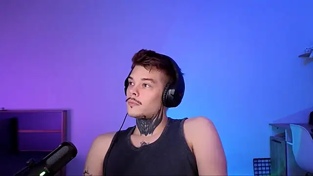 DENIS HERE online show from 11-22-25, 04:17