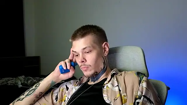 DENIS HERE online show from 06-10-26, 07:02