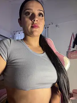 Snapshot of violet-333 chatting on 11-25-25, 05:57 violet-333 online show from 11-25-25, 05:57