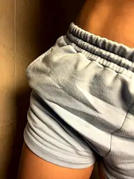 Snapshot of violet-333 chatting on 12-17-25, 05:52 violet-333 online show from 12-17-25, 05:52