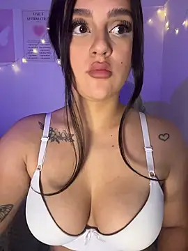 Snapshot of violet-333 chatting on 02-17-26, 04:57 violet-333 online show from 02-17-26, 04:57