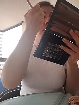 scarlett moore online show from 10-13-25, 01:22