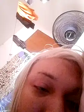 Snapshot of transgirl26 chatting on 12-18-25, 10:21 transgirl26 online show from 12-18-25, 10:21