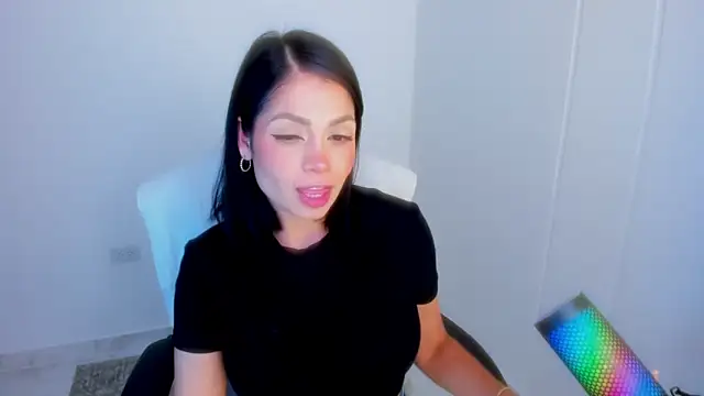 dominique21  online show from 04-14-26, 03:45