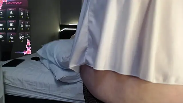 Snapshot of LadySambuca chatting on 12-15-25, 05:34 LadySambuca online show from 12-15-25, 05:34