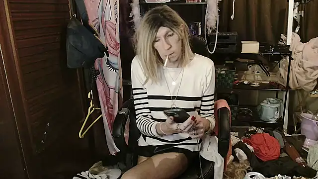 Ombeline1 online show from 11-18-25, 09:52