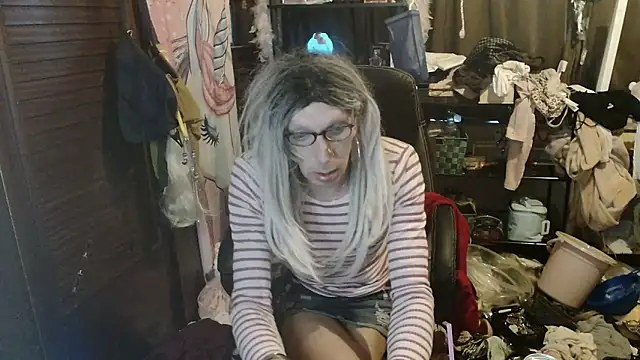 Ombeline1 online show from 12-18-25, 08:20