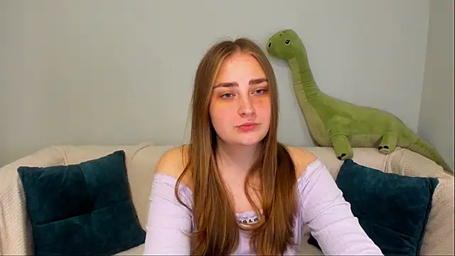 Snapshot of MilliStrii chatting on 05-16-26, 02:19 MilliStrii online show from 05-16-26, 02:19