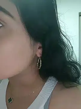 Snapshot of Lia_Hurley chatting on 02-04-25, 12:44 Lia Hurley online show from 02-04-25, 12:44