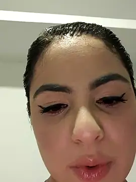 Snapshot of Lia_Hurley chatting on 03-05-25, 06:12 Lia Hurley online show from 03-05-25, 06:12