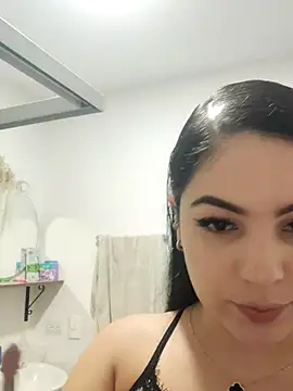 Snapshot of Lia_Hurley chatting on 12-14-25, 04:23 Lia Hurley online show from 12-14-25, 04:23