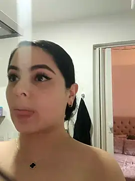 Snapshot of Lia_Hurley chatting on 12-15-25, 08:02 Lia Hurley online show from 12-15-25, 08:02