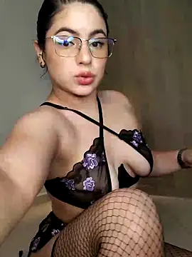 Snapshot of Lia_Hurley chatting on 03-13-26, 04:46 Lia Hurley online show from 03-13-26, 04:46