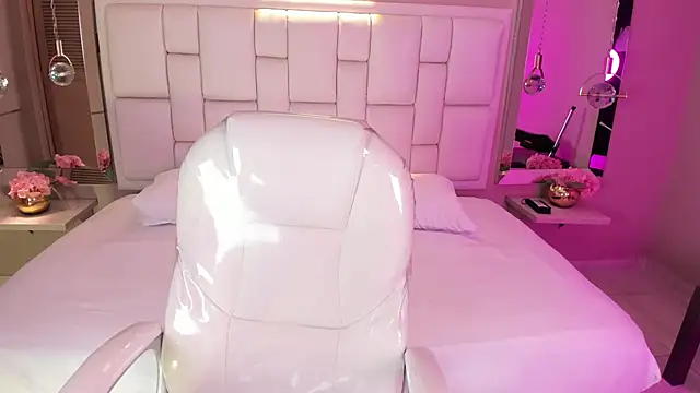 Snapshot of Biancax_ chatting on 02-15-26, 04:09 Biancax online show from 02-15-26, 04:09