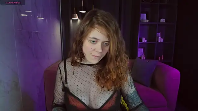 Snapshot of SophiePure chatting on 12-18-24, 11:45 SophiePure online show from 12-18-24, 11:45