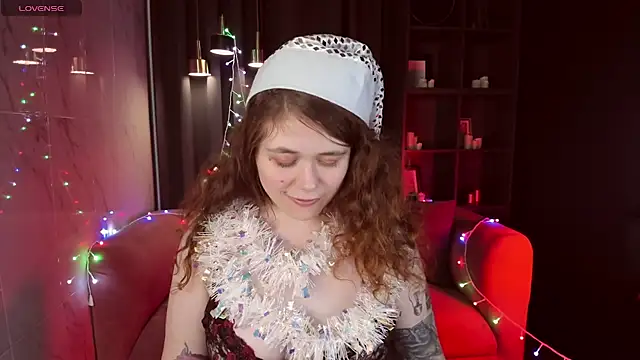 Snapshot of SophiePure chatting on 12-24-24, 07:33 SophiePure online show from 12-24-24, 07:33
