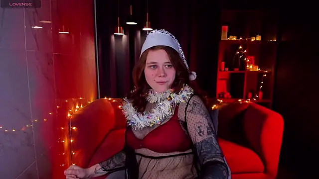 Snapshot of SophiePure chatting on 12-28-24, 01:28 SophiePure online show from 12-28-24, 01:28