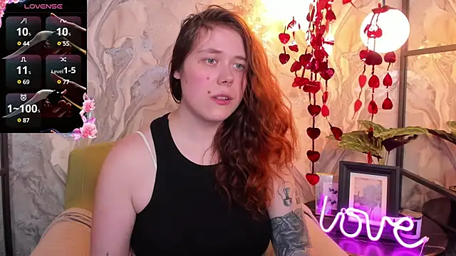 Snapshot of SophiePure chatting on 02-14-25, 02:39 SophiePure online show from 02-14-25, 02:39