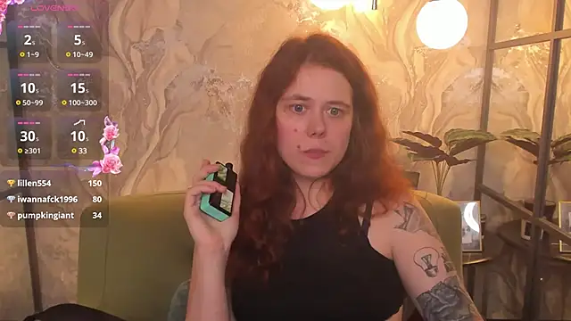 Snapshot of SophiePure chatting on 03-10-25, 02:39 SophiePure online show from 03-10-25, 02:39