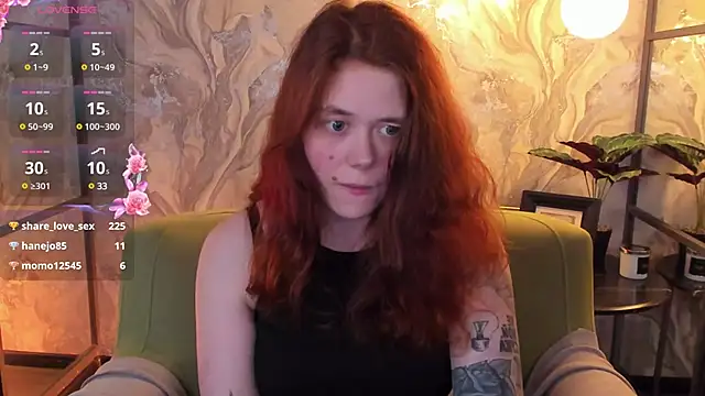 Snapshot of SophiePure chatting on 03-17-25, 02:52 SophiePure online show from 03-17-25, 02:52