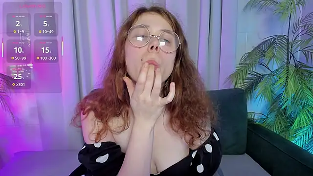Snapshot of SophiePure chatting on 10-07-25, 08:39 SophiePure online show from 10-07-25, 08:39