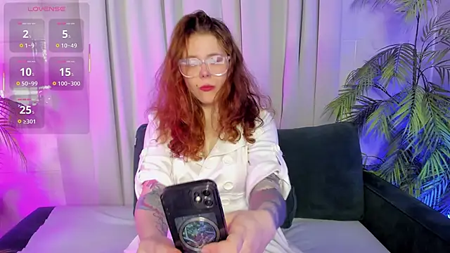 Snapshot of SophiePure chatting on 10-08-25, 08:39 SophiePure online show from 10-08-25, 08:39