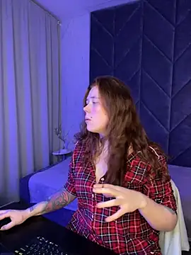 Snapshot of SophiePure chatting on 10-23-25, 08:29 SophiePure online show from 10-23-25, 08:29