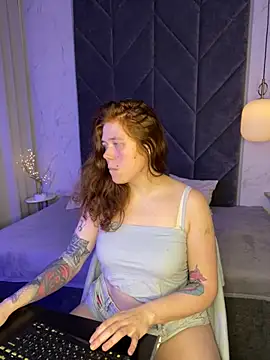 Snapshot of SophiePure chatting on 10-24-25, 09:00 SophiePure online show from 10-24-25, 09:00