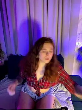 Snapshot of SophiePure chatting on 11-04-25, 01:21 SophiePure online show from 11-04-25, 01:21