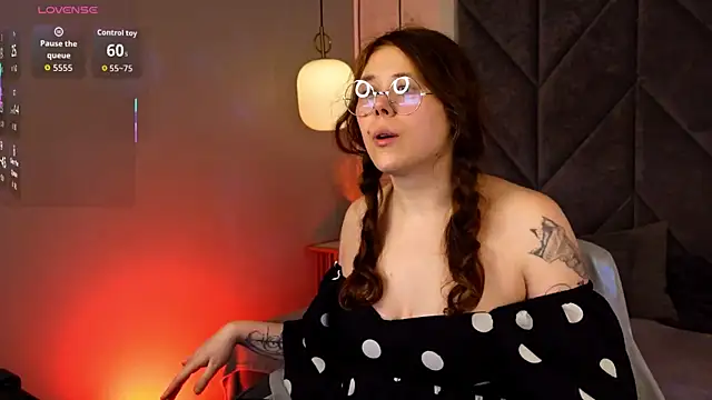 Snapshot of SophiePure chatting on 01-16-26, 08:35 SophiePure online show from 01-16-26, 08:35