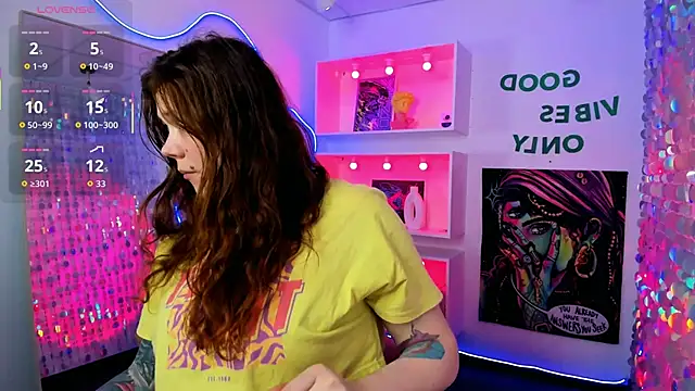 Snapshot of SophiePure chatting on 02-18-26, 01:40 SophiePure online show from 02-18-26, 01:40