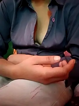 Snapshot of Mangla_Bhabhi chatting on 01-22-25, 08:29 Mangla Bhabhi online show from 01-22-25, 08:29