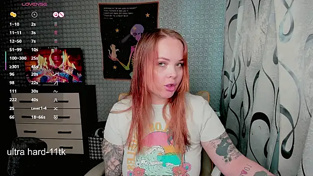Snapshot of flower_sarah_ chatting on 06-17-26, 02:25 flower sarah online show from 06-17-26, 02:25