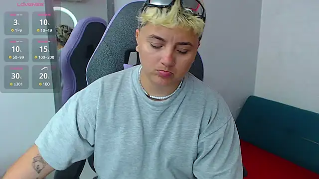 isabeautyx19 online show from 02-25-25, 02:03