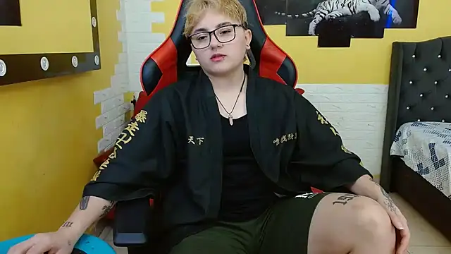 isabeautyx19 online show from 09-10-25, 02:11