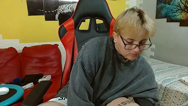 isabeautyx19 online show from 10-07-25, 01:14