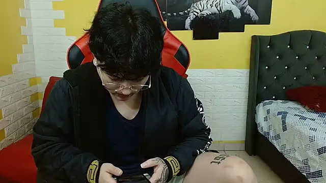 isabeautyx19 online show from 12-18-25, 02:17