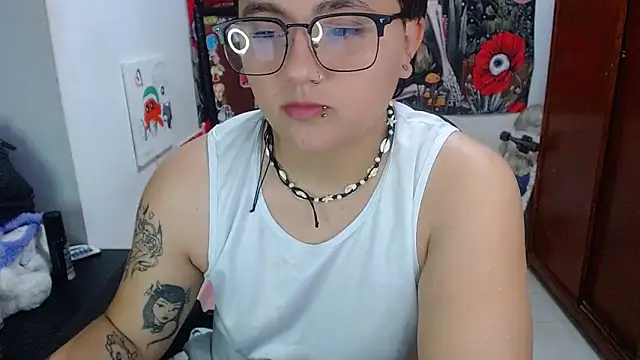 Snapshot of isabeautyx19 chatting on 05-10-26, 05:01 isabeautyx19 online show from 05-10-26, 05:01