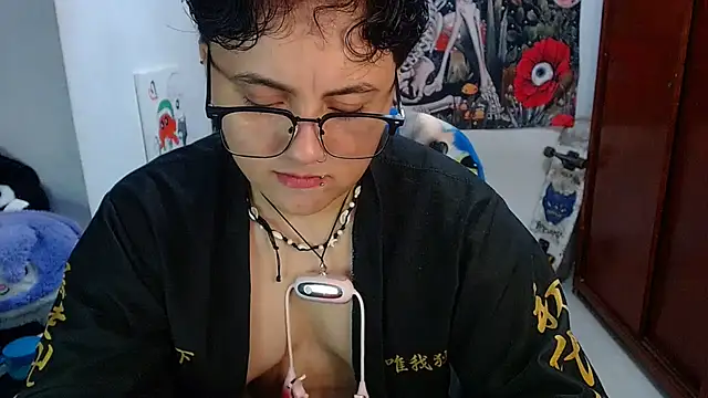 Snapshot of isabeautyx19 chatting on 05-12-26, 01:47 isabeautyx19 online show from 05-12-26, 01:47