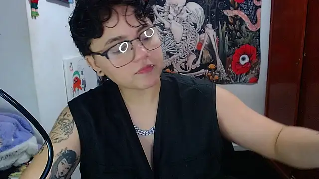 Snapshot of isabeautyx19 chatting on 05-15-26, 12:06 isabeautyx19 online show from 05-15-26, 12:06