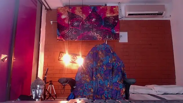 Snapshot of Khatalina_hott chatting on 01-18-25, 05:10 Khatalina hott online show from 01-18-25, 05:10