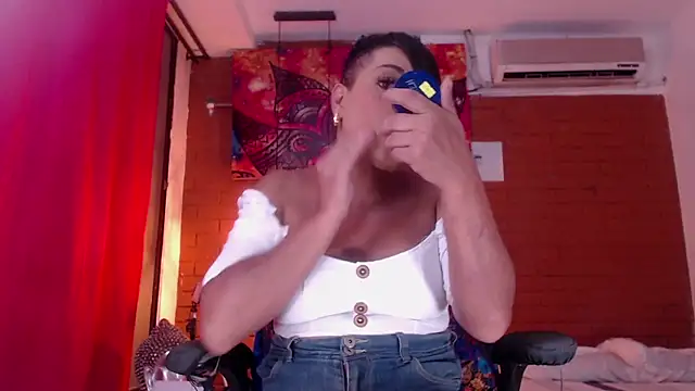 Snapshot of Khatalina_hott chatting on 01-21-25, 02:11 Khatalina hott online show from 01-21-25, 02:11