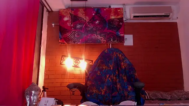 Snapshot of Khatalina_hott chatting on 01-26-25, 01:52 Khatalina hott online show from 01-26-25, 01:52