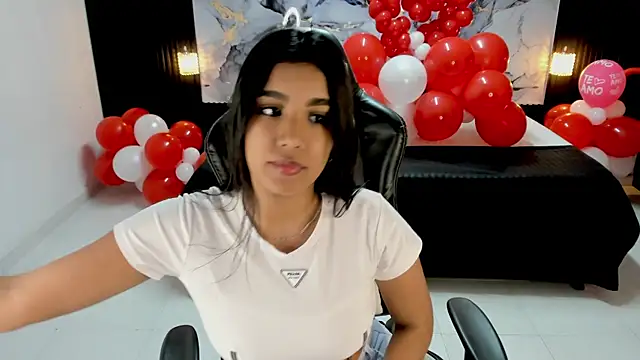 Snapshot of Ivy_16 chatting on 02-12-25, 12:01 Ivy 16 online show from 02-12-25, 12:01