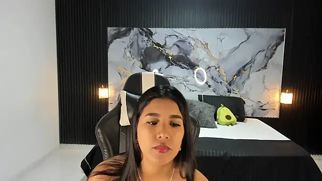 Snapshot of Ivy_16 chatting on 03-04-25, 12:01 Ivy 16 online show from 03-04-25, 12:01